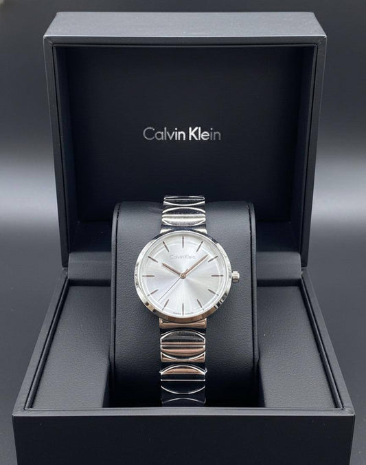 Calvin Klein🆕 LADIES 
GOOD QUALITY 💯
60 dhs🪙💚

Zain133
♥️♥️♥️