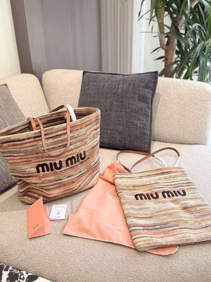 Miu Miu 
Master❣️❣️
32Cm Good Quality 
280 dhs✅

Zain131
♥️♥️♥️