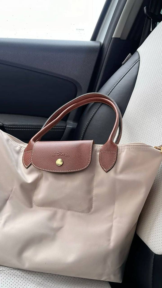 Longchamp, 
good quality, 
size 46*29 cm 
60 dhs🪙🖤

Zain12
♥️♥️♥️