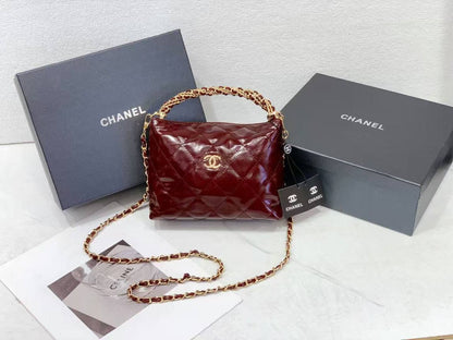 CHANEL

 GOOD QUALITY 

WITH BOX
🎁🎁🎁

90 dhs✅
SIZE: 19cm

Zain39
♥️♥️♥️