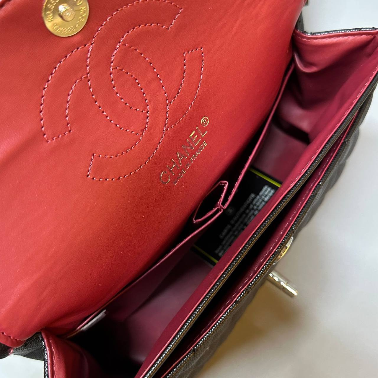 CHANEL 
GOOD QUALITY 
WITH BOX
🎁🎁🎁

120 dhs✅

Zain39
♥️♥️♥️