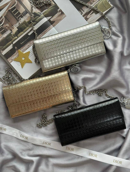 Dior
105 dhs🇦🇪🇦🇪 
with box high quality

Zain21
♥️♥️♥️