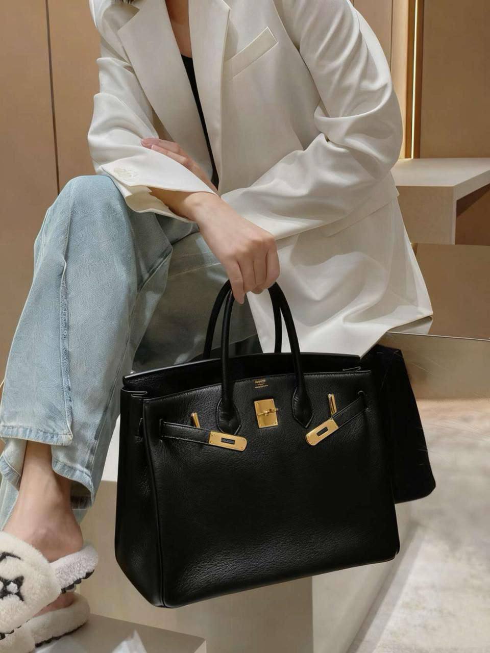 HERMES BIRKIN 

35CM 

GOOD QUALITY 

120 DHS🇦🇪🇦🇪🇦🇪

Zain295
♥️♥️♥️