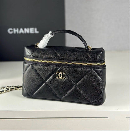 Chanel
110 dhs✅

SIZE：22cm

GOOD-quality 

with box
🎁🎁🎁

Zain35
♥️♥️♥️