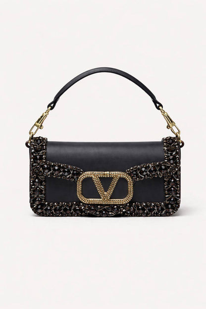 VALENTINO
 COPY ONE NEW CAME 

WITH BOX 
🎁🎁🎁

190 dhs❣️
Size:25cm

Zain39
♥️♥️♥️