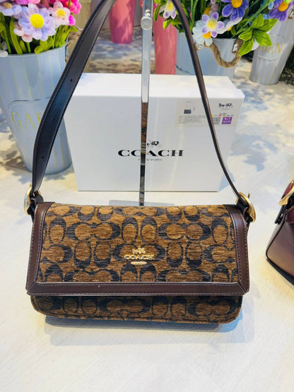 COACH  
ETTA
26cm
105 dhs❤️

with box
🎁🎁🎁

Zain44
♥️♥️♥️