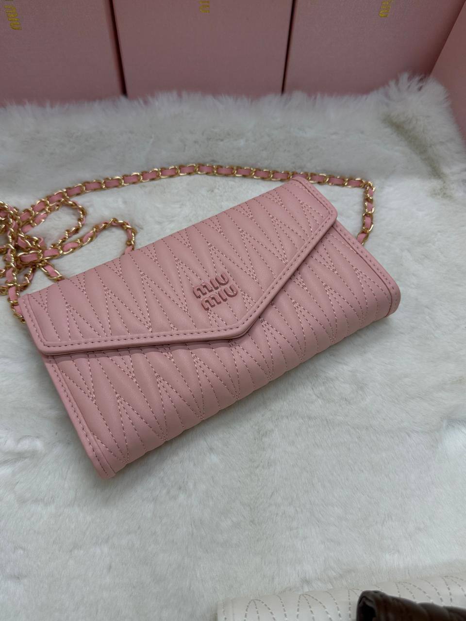 NEW CAME 
MIU MIU BAG
GOOD QUALITY 
45 dhs❣️

WITHBOX
🎁🎁🎁

SIZE- 20*12*3

Zain40
♥️♥️♥️