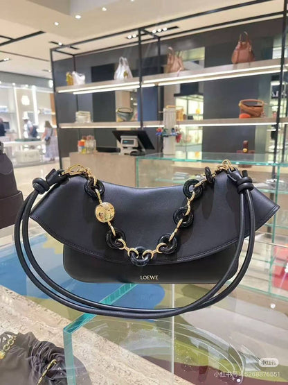 LOEWE 

120 dhs🪙

With box
🎁🎁🎁

Zain90
♥️♥️♥️