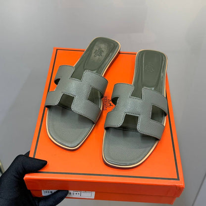 NEW CAME 
HERMES 
GOOD QUALITY 
85 dhs🪙💕
Size 36 TO 41

Zain40
♥️♥️♥️