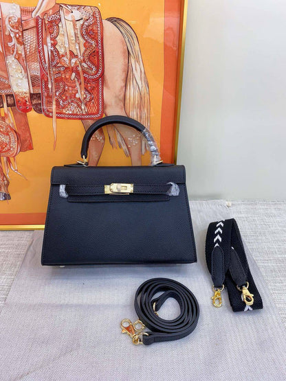 Hermes Kelly 💕🙋🏻‍♀️
Master 
22cm🥰 
280 dhs❣️

Zain228
♥️♥️♥️