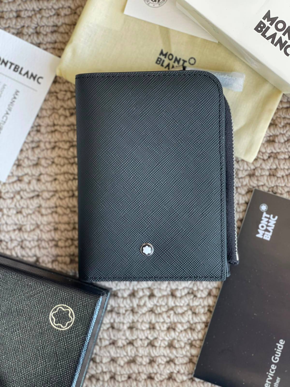 MONT BLANC
*Wallet*
*Super Master Quality*
350 dhs🇦🇪🇦🇪

Zain179
♥️♥️♥️