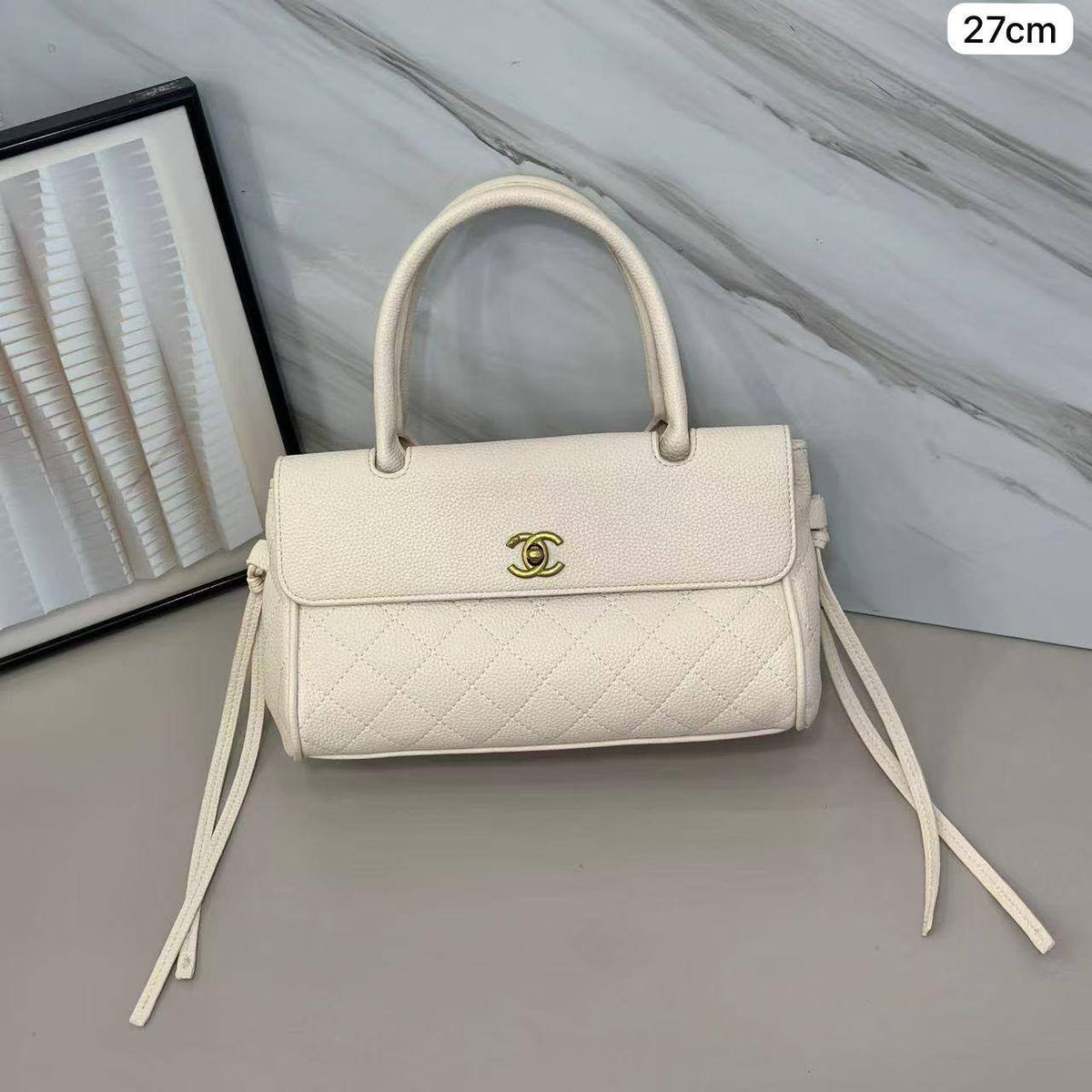 🌈 Chanel 26s

1⃣️ First quality 

Size : 27 * 12 * 18 cm
115 dhs🇦🇪🇦🇪

Zain115
♥️♥️♥️