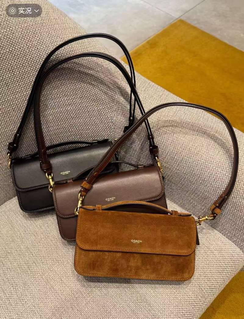 Coach new bag 
Size 21x11cm
180 dhs🪙🌨️

Zain189
♥️♥️♥️