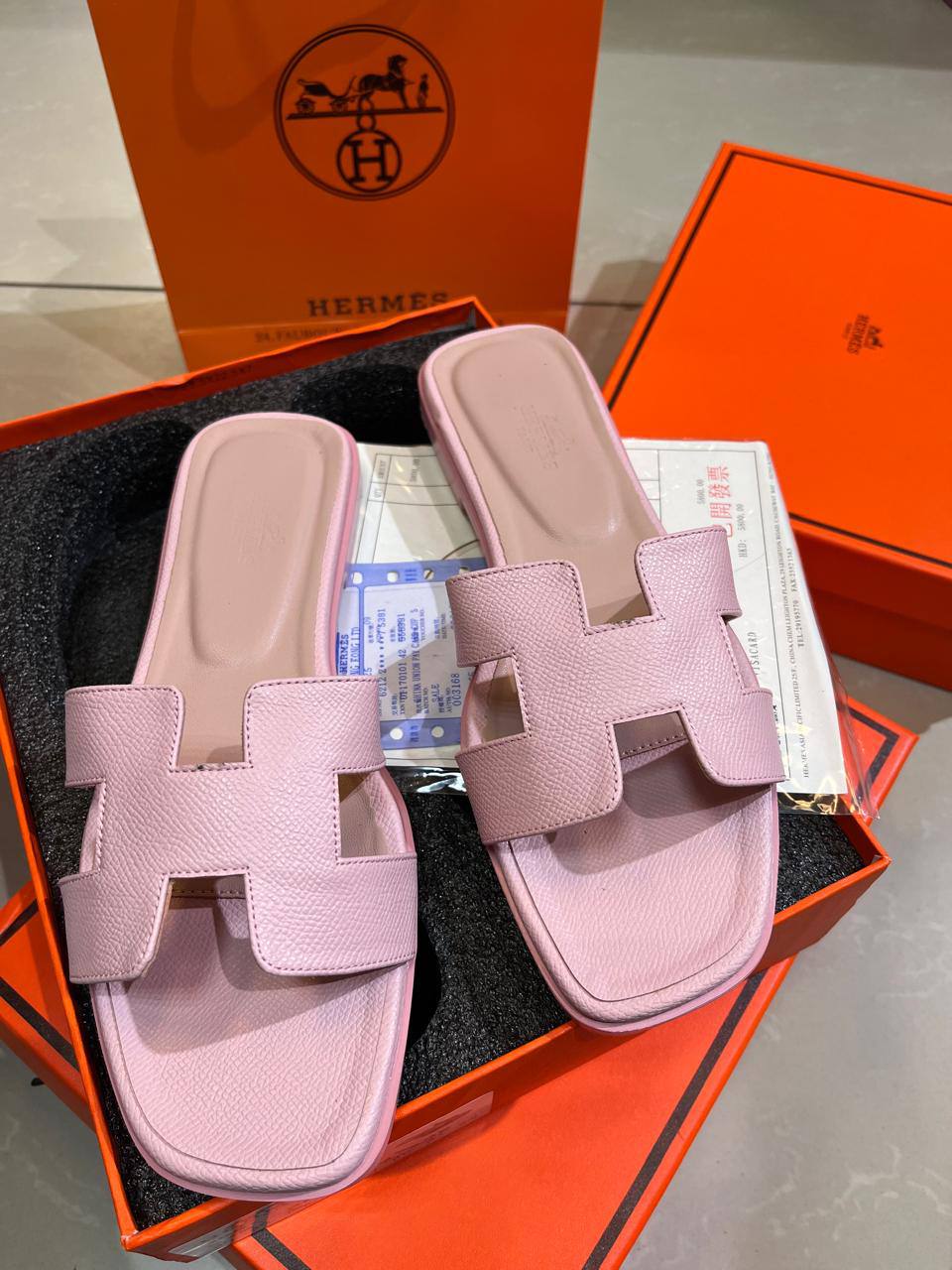 Hermes

Size:36 to 42

85 dhs🪙🌺

Zain241
♥️♥️♥️