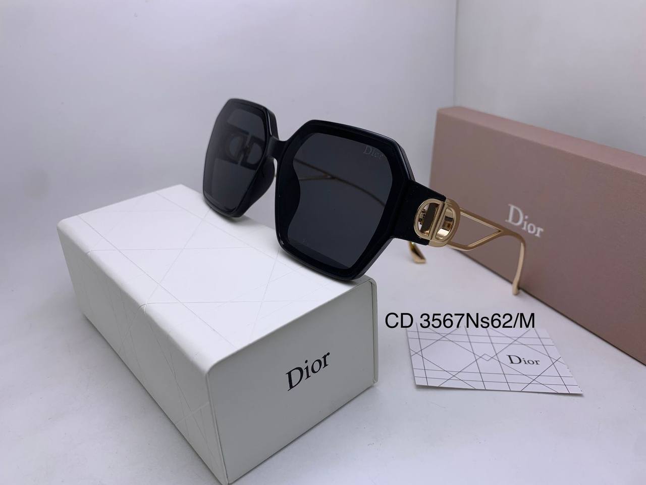 Dior
70 dhs✅

Zain126
♥️♥️♥️