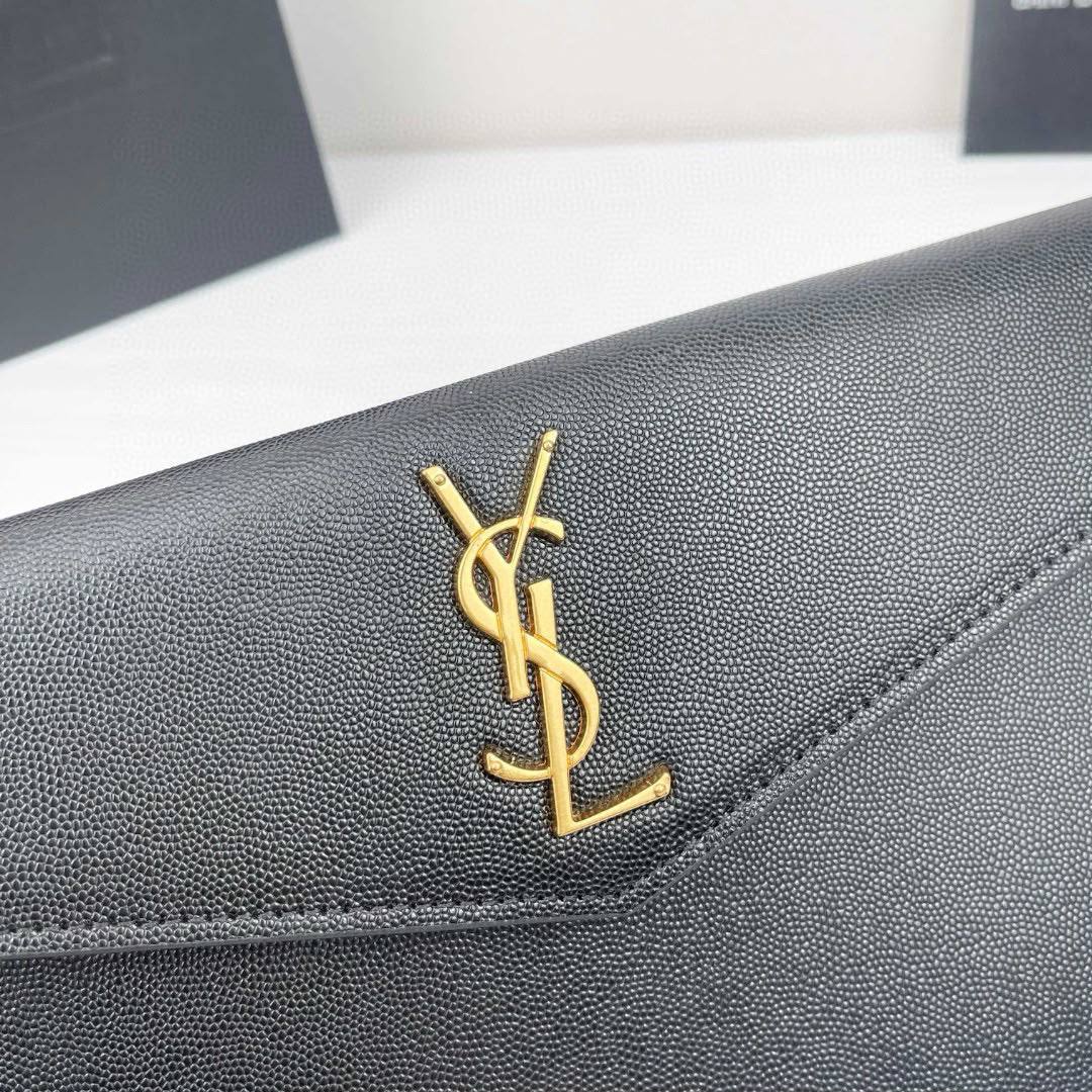 YSL 
COPY ONE 
WITH BOX 
190 dhs🇦🇪🇦🇪

Zain295
♥️♥️♥️