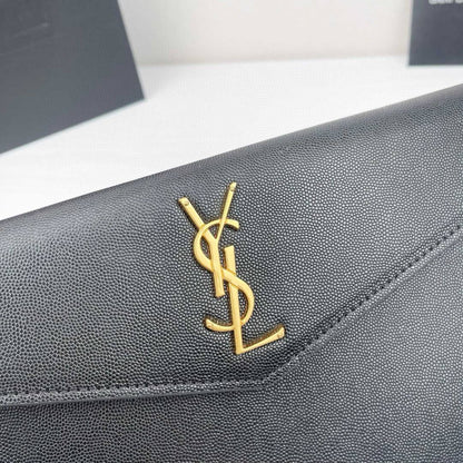 YSL 
COPY ONE 
WITH BOX 
190 dhs🇦🇪🇦🇪

Zain295
♥️♥️♥️