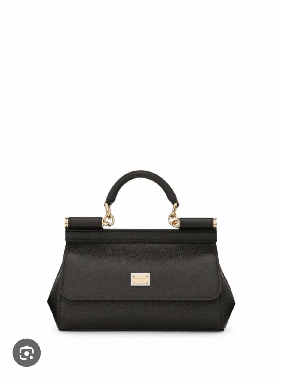 D&G
GOOD QUALITY 
110 dhs🇦🇪🇦🇪
SIZE 20CM

Zain200
♥️♥️♥️