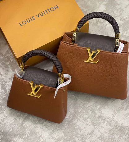 LV
high quality 
with box 
Small. Size.  260 dhs✅
Big.  Size.  270 dhs✅

Zain175
♥️♥️♥️