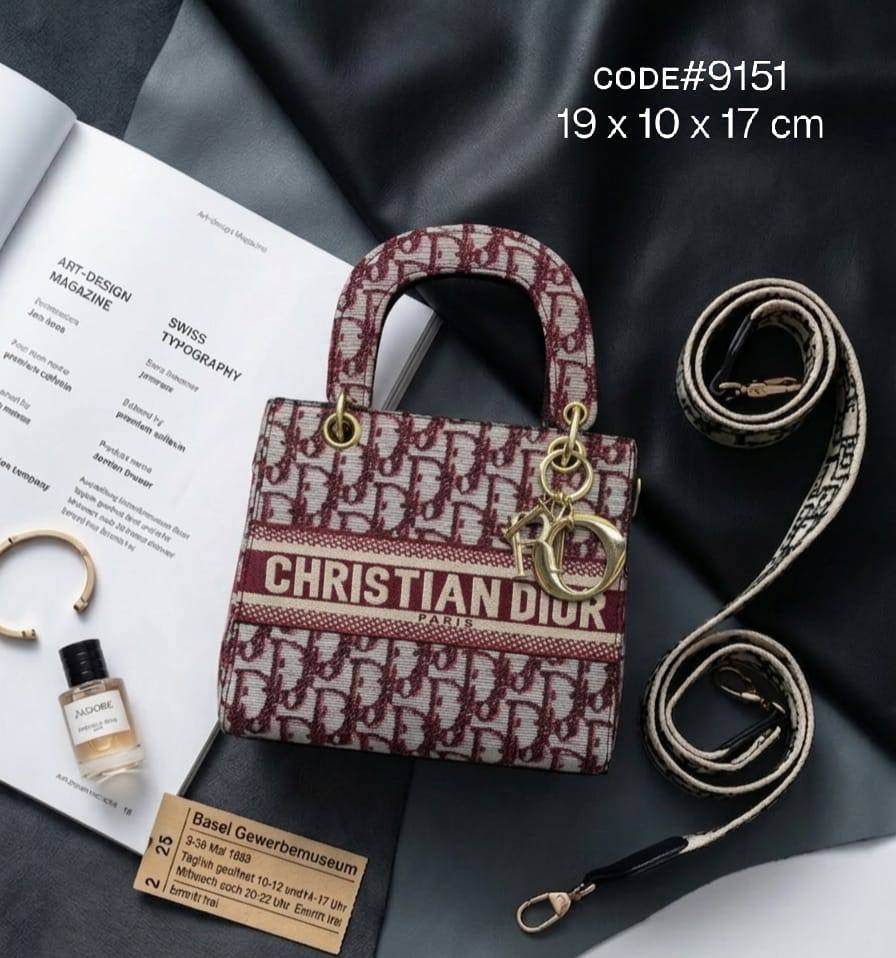 CHRISTIAN LADY DIOR
ᴄᴀɴᴠᴀs ᴍᴀᴛᴇʀɪᴀʟ
ɢᴏʟᴅ ʜᴀʀᴅᴡᴀʀᴇ
ᴡɪᴛʜ ʟᴏɴɢ ᴡᴇʙ sᴛʀᴀᴘ
sɪᴢᴇ : 19 cm

70 dhs✅

Zain31
♥️♥️♥️