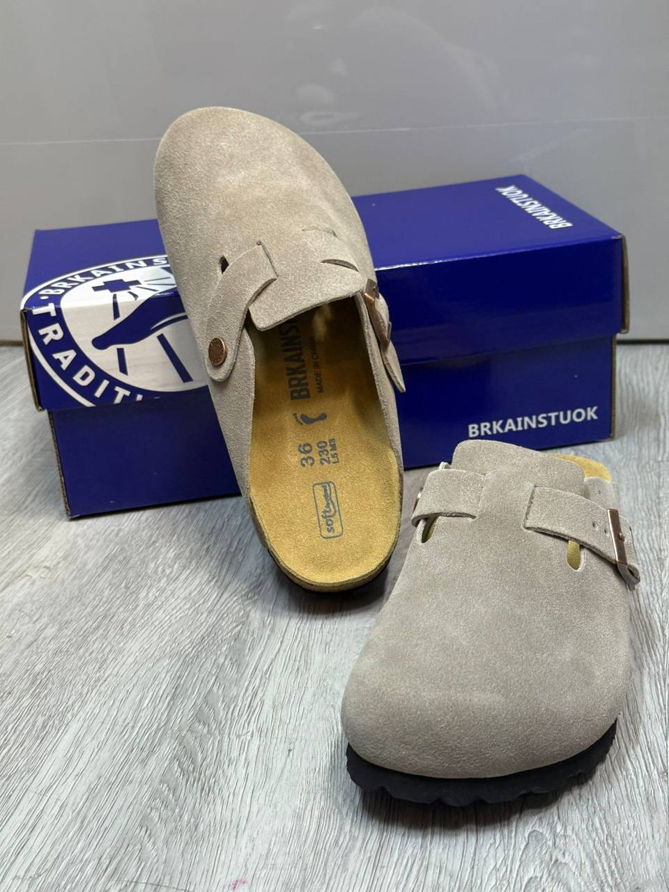 BRKAINSTUOK
LEATHER SLIPPER 
GOOD QUALITY 
*105 DHS*🪙🌨️
Size 36 to 41

Zain40
♥️♥️♥️