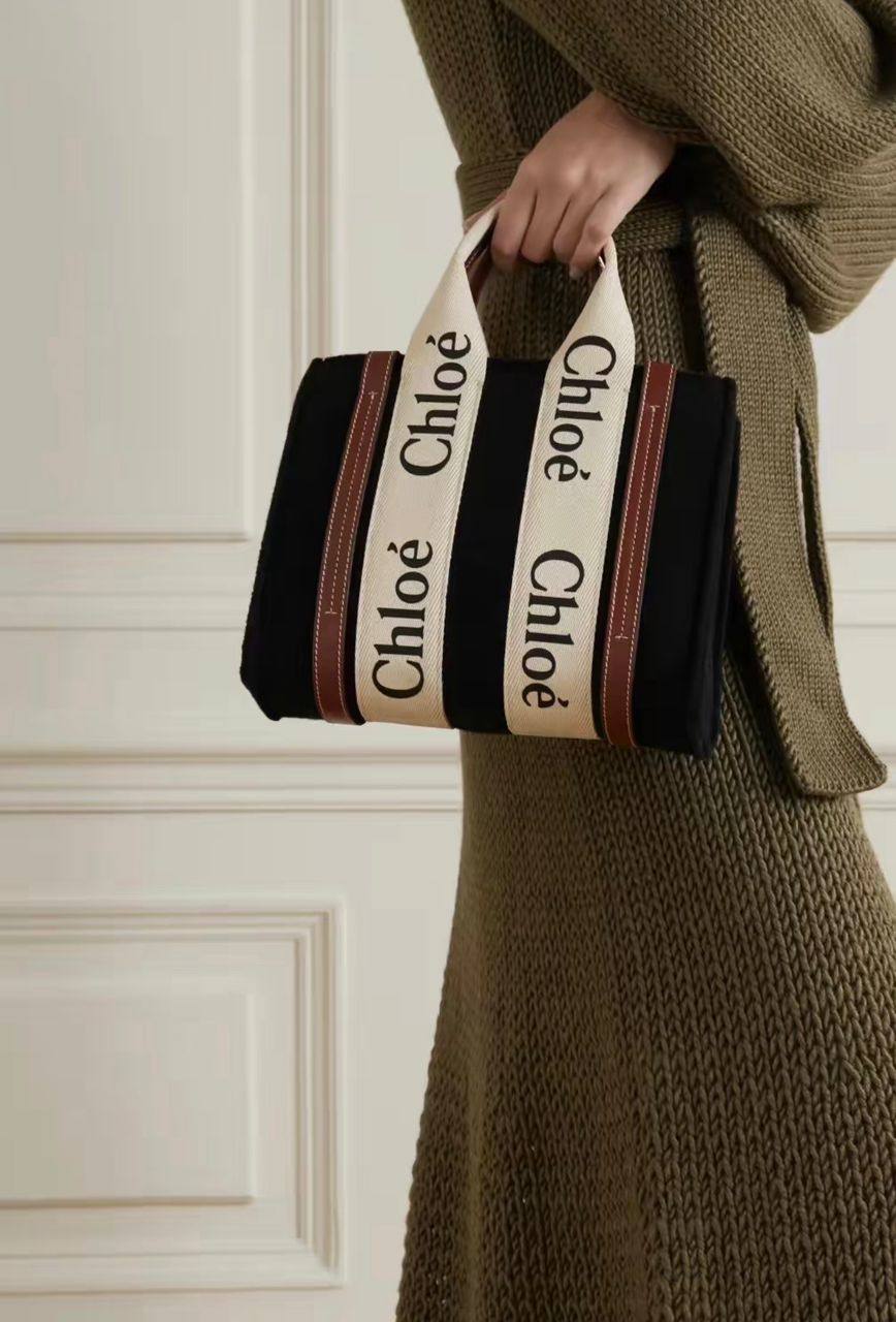Chloe
95 dhs🪙🌨️
SIZE：37×26×12CM
Good quality

Zain35
♥️♥️♥️