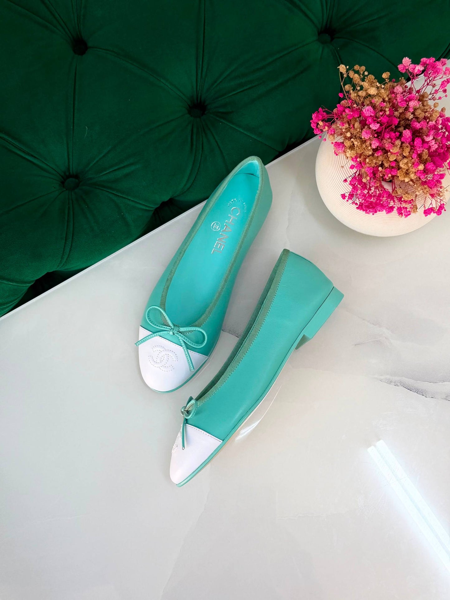 Chanel 
Vip quality 
Size:36 to 41 
450 dhs🇦🇪🇦🇪

Zain113
♥️♥️♥️