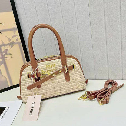 MIU MIU 
 GOOD QUALITY 

WITH BOX  🎁

100 dhs✅

Zain195
♥️♥️♥️