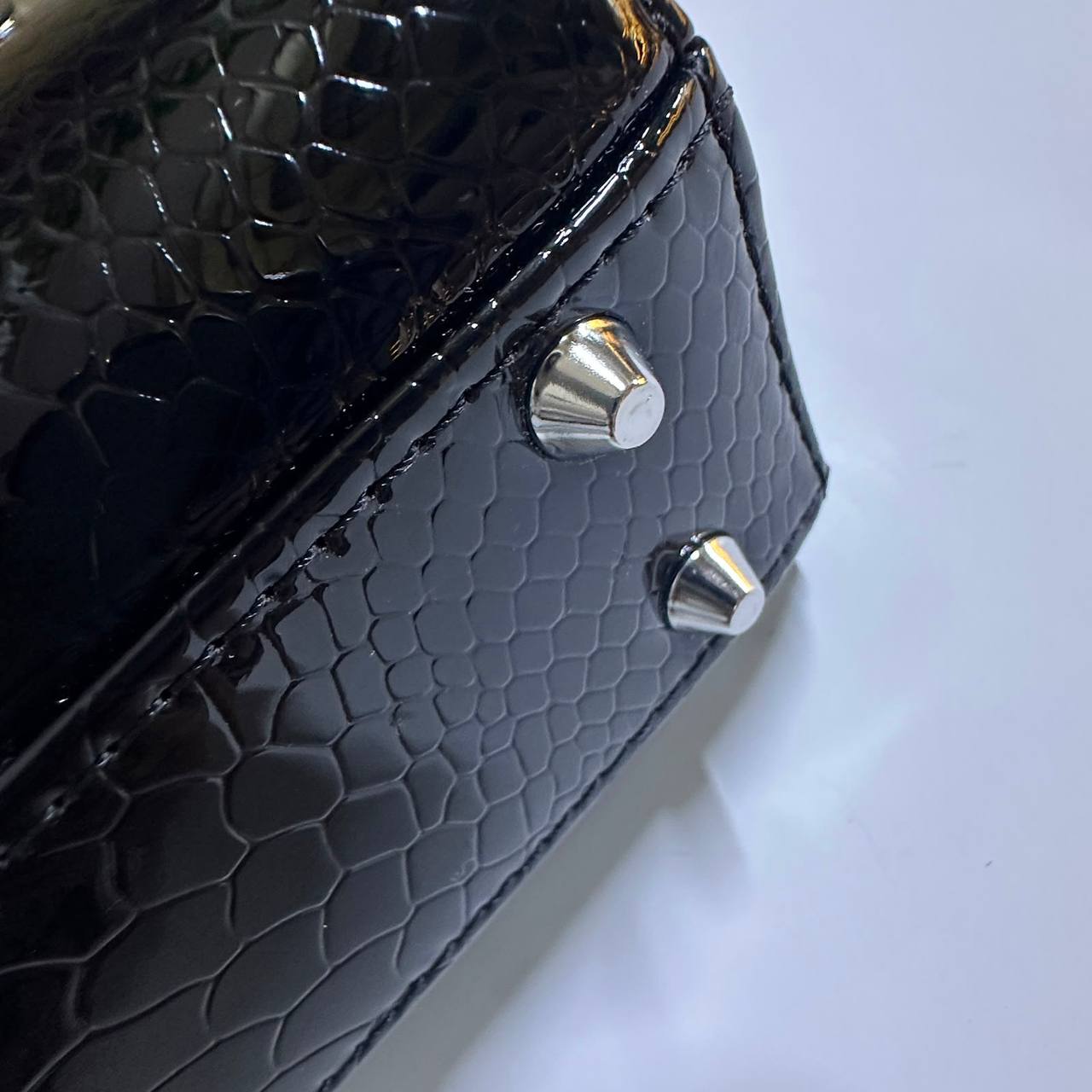 LADY DIOR NEW CAME HIGH QUALITY WITH BOX 
150 dhs🇦🇪🇦🇪

Zain295
♥️♥️♥️
