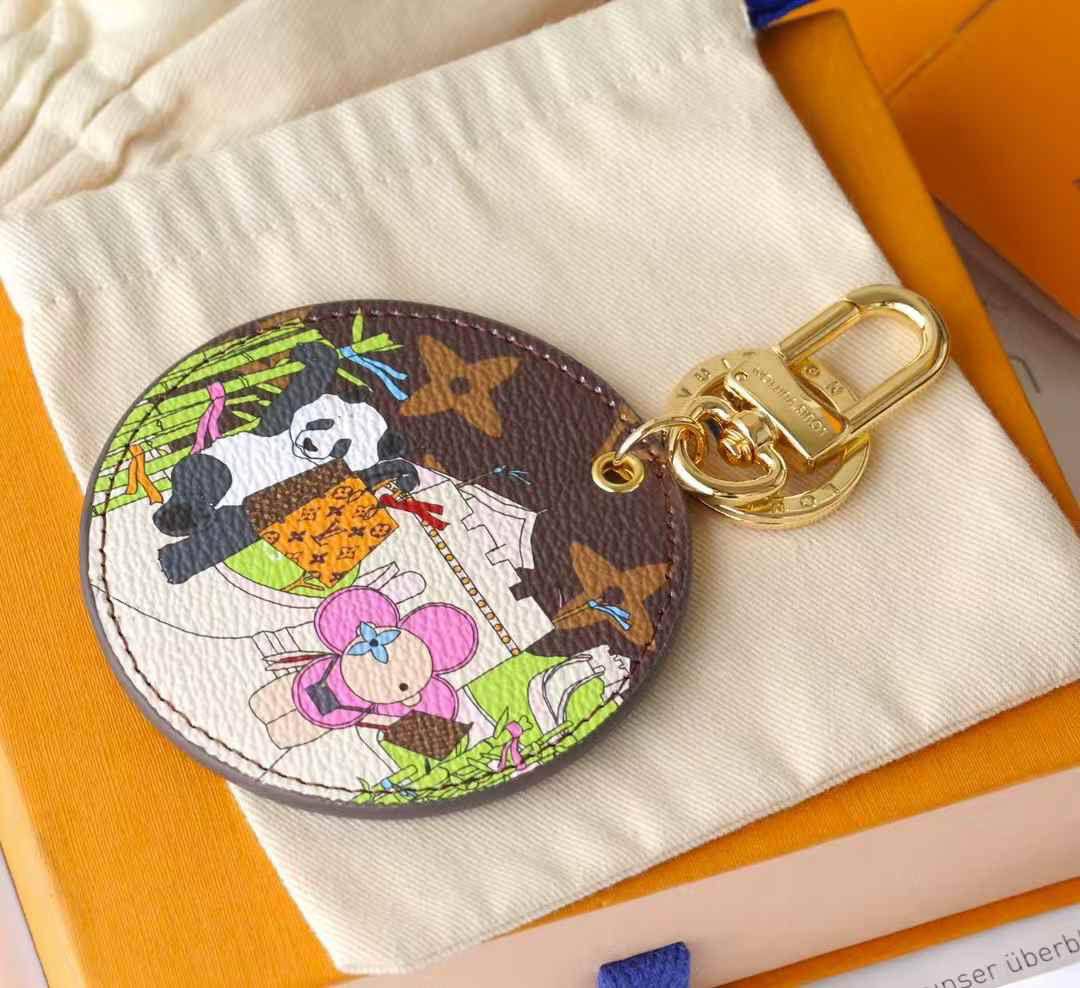 KEYCHAIN
BAG CHARM
MASTER✨💫
70 DHS✅

 WITH GOOD BOX AND PAPER BAG🎁🛍️

Zain89
♥️♥️♥️