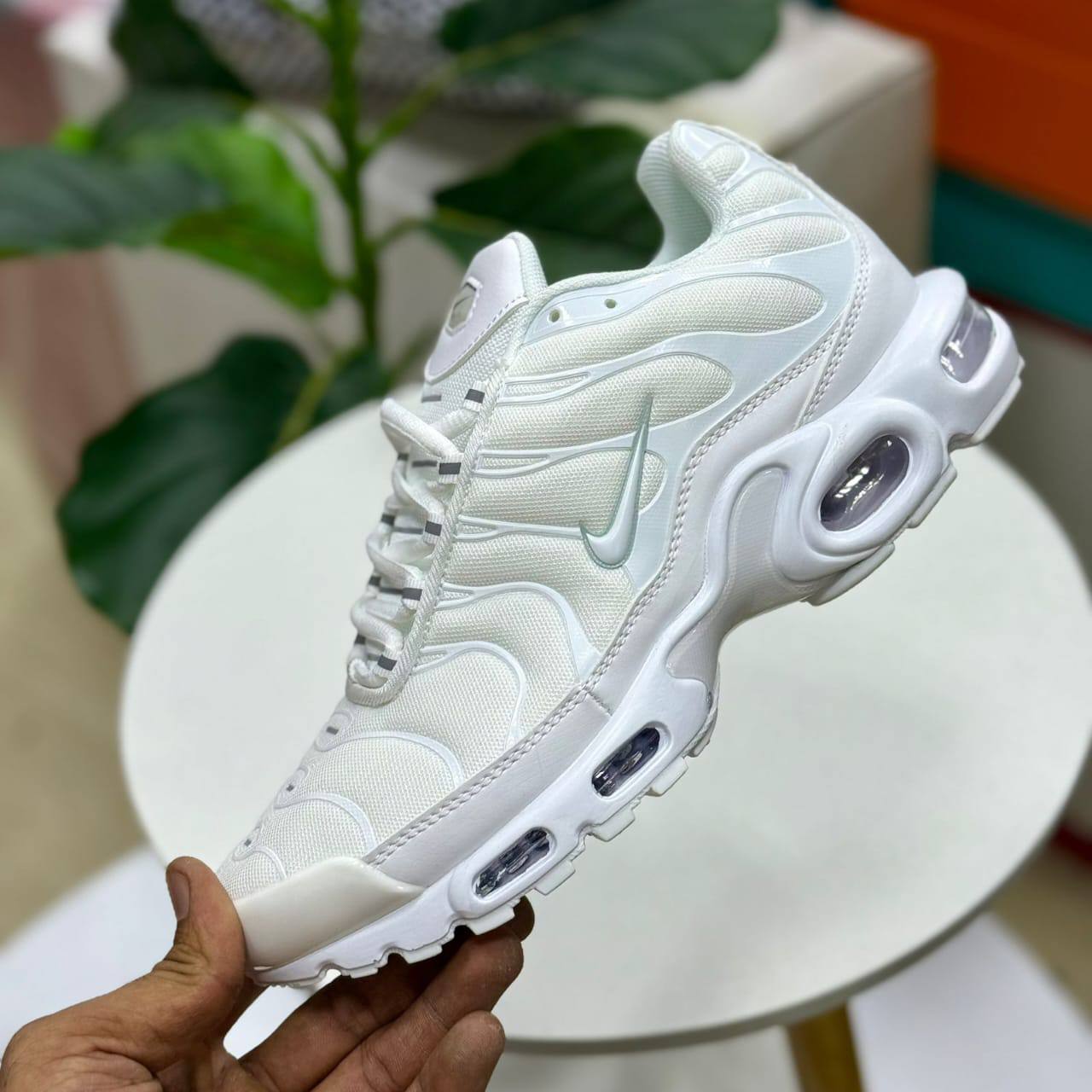 Airmax TN
Size 40 to 45 
110 dhs💓
 
Zain27
♥️♥️♥️