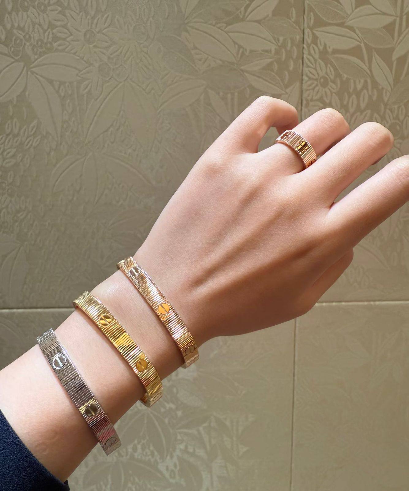 CARTIER
Bracelet’s
*SUPER MASTER*🍃
Normal BoX Add 
130 dhs🪙🌨️
Master Box Add
170 dhs🪙🌨️

Zain263
♥️♥️♥️