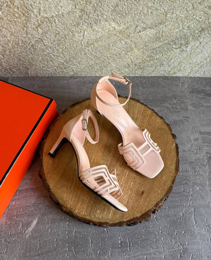 HERMES 
SuperMaster Quality 💯
450 dhs🇦🇪🇦🇪
Size: 36-41 💥

Zain171
♥️♥️♥️