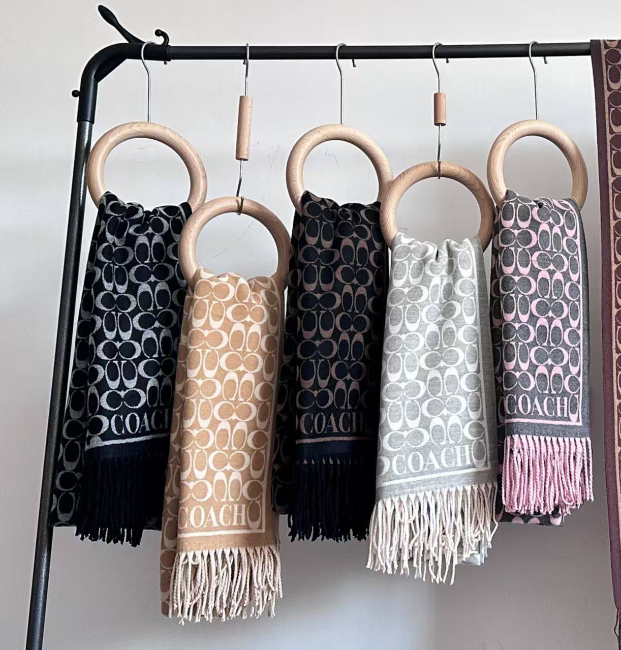 Scarf
45 dhs💓

Zain07
♥️♥️♥️