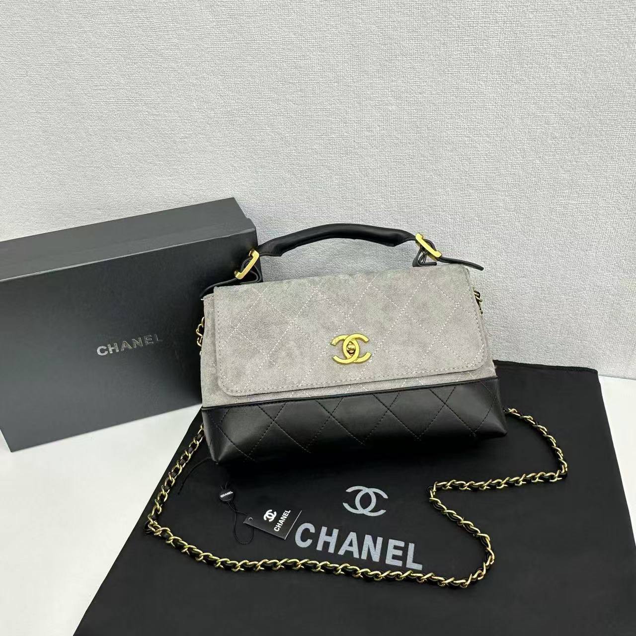 Chanel
withbox 
115 dhs✅

Zain143
♥️♥️♥️
