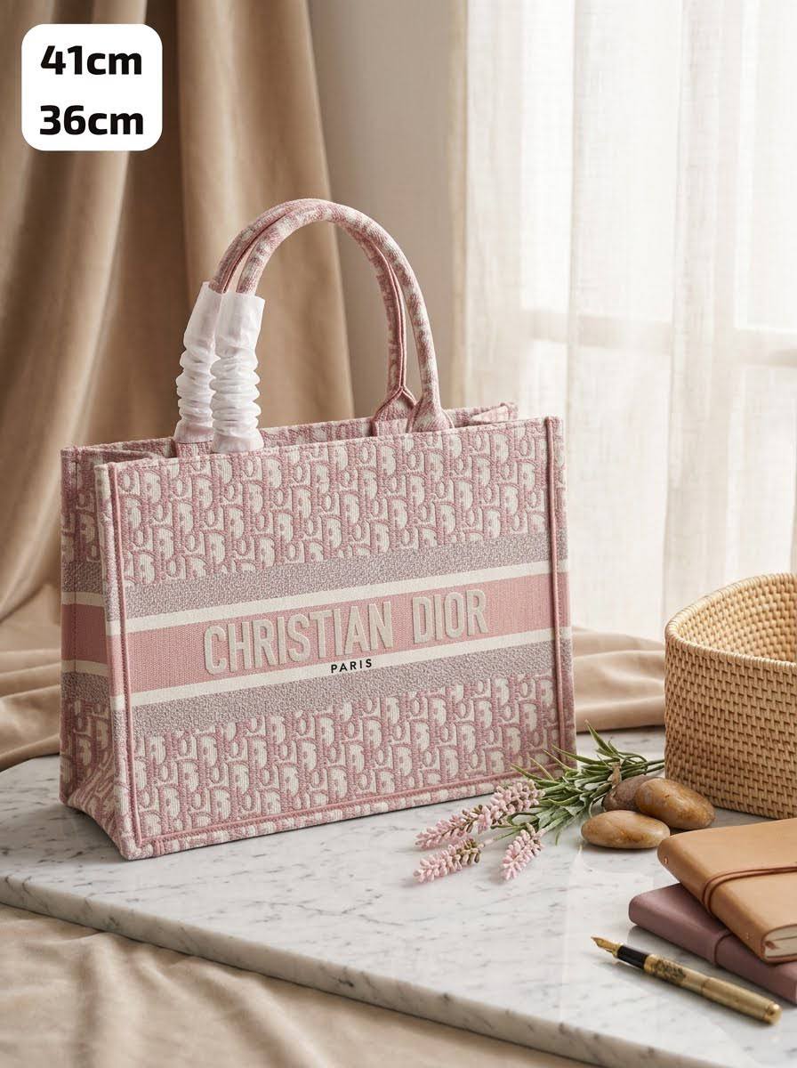 Dior 

41cm 
120 dhs

36cm 
 115 dhs 

No box

Zain72
♥️♥️♥️
