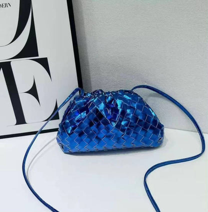 BOTTEGA
 GOOD QUALITY 
WITH BOX 
100 dhs💛

Zain295
♥️♥️♥️