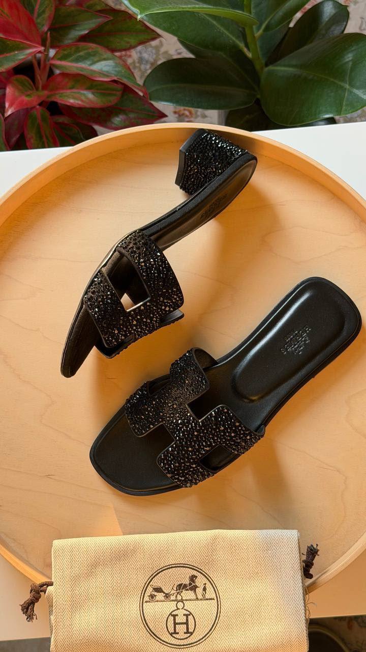 Hermes

Available🤩

Master quality 

Size: 36 to 41

430 dhs🇦🇪🇦🇪🇦🇪

Zain318
♥️♥️♥️
