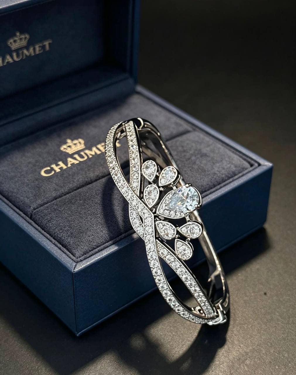 CHOUMET BANGLE
MASTER 💫✨
120 DHS🇦🇪🇦🇪
 WITH SMALL
BOX AND PAPER BAG
🛍️🎁

Zain89
♥️♥️♥️