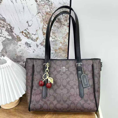 Coach Bags
70 dhs✅

Zain232
♥️♥️♥️