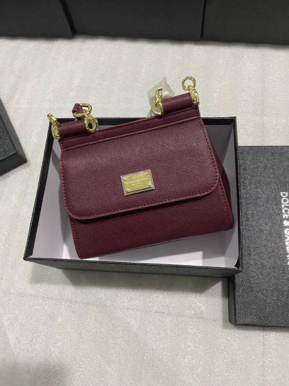 D&G

with box
🎁🎁🎁

100 dhs🪙🌨️

Zain143
♥️♥️♥️