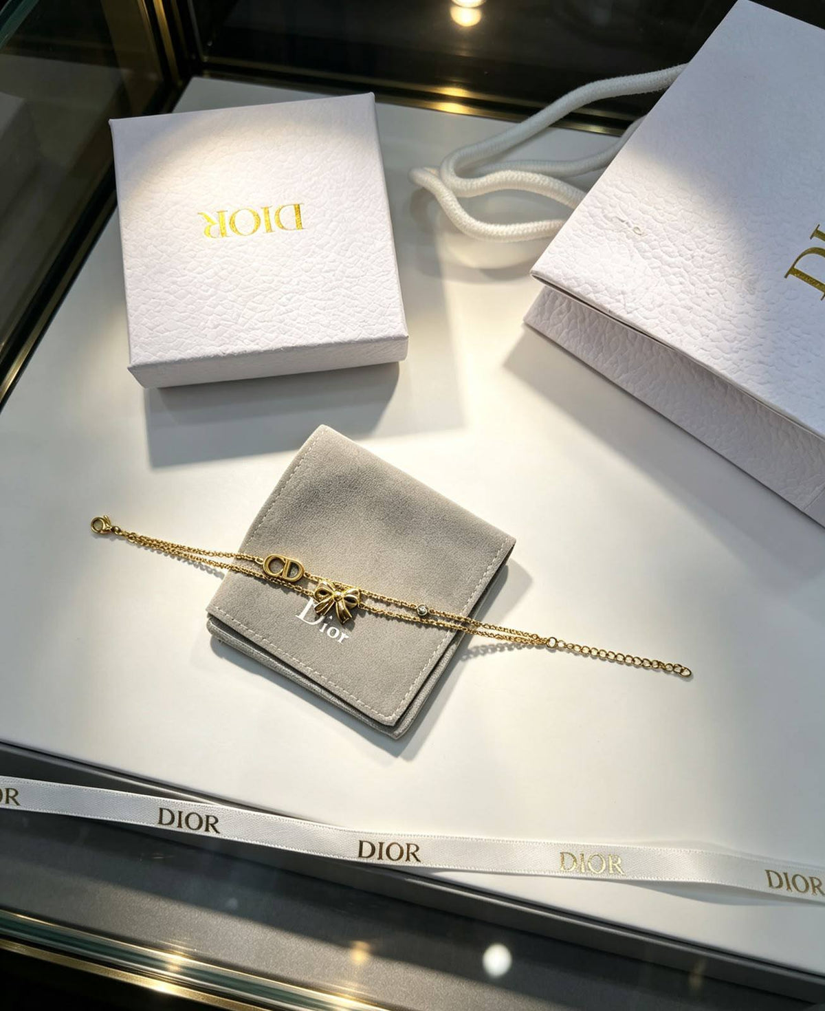 Stainless steel 💥 Non tarnish 💯 Bracelet 🍁

 With black boxes 🗃️

 20 dhs🇦🇪🇦🇪

 With normal boxes 📦 And paper bag🛍️ 

30 dhs🇦🇪🇦🇪

Zain216
♥️♥️♥️