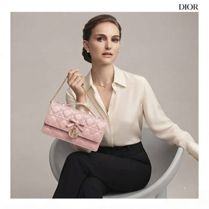 Dior ᴄᴀɴɴᴀɢᴇ ʙᴏᴡ
ʟᴀᴍʙsᴋɪɴ ʟᴇᴀᴛʜᴇʀ ʙᴀɢ
ᴡɪᴛʜ ɢᴏʟᴅ ᴄʜᴀɪɴ sᴛʀᴀᴘ
sɪᴢᴇ : 22 cm
ᴡɪᴛʜ BOX

110 dhs💓

Zain31
♥️♥️♥️
