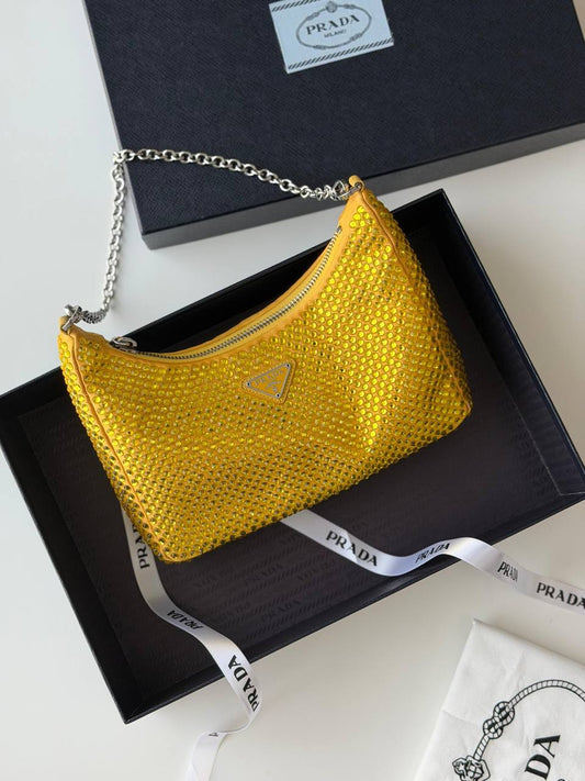 Prada
*vip quality 22 cm*
950 dhs🌺

Zain257
♥️♥️♥️