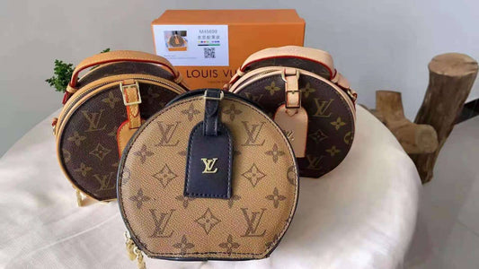 LV
95 dhs❣️

with box
🎁🎁🎁

Zain235
♥️♥️♥️
