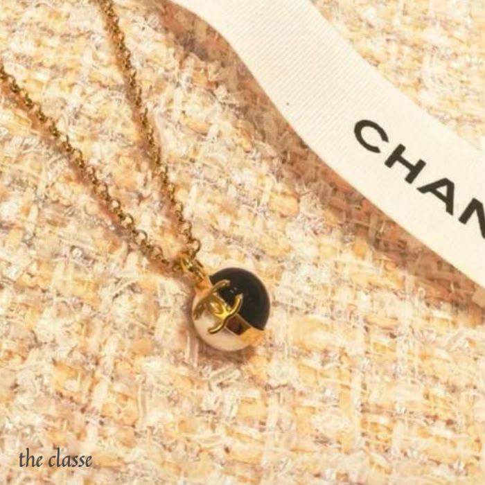 CHANEL 
Necklace 😍
Earring 🦋
Master quality 💯
With normal boxes 🗃️ 
85 dhs🇦🇪🇦🇪

With master box 📦 
100 dhs🇦🇪🇦🇪

Zain216
♥️♥️♥️