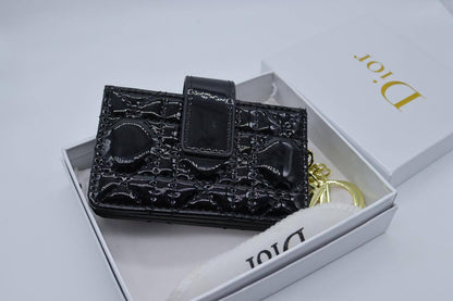 Dior Wallet
55 dhs🪙💕

Zain33
♥️♥️♥️