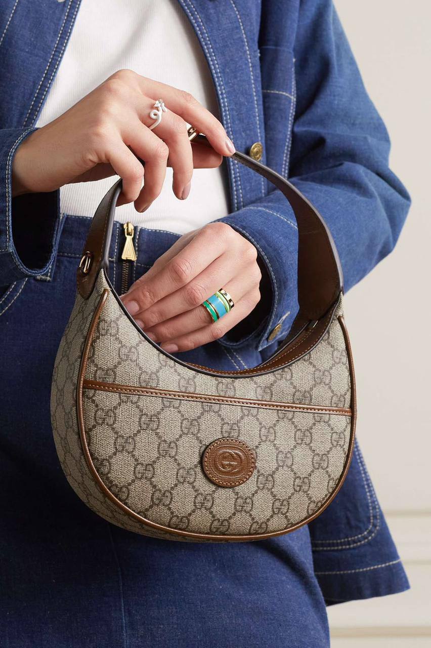 Gucci

85 dhs❤️

With box
🎁🎁🎁

Zain219
♥️♥️♥️