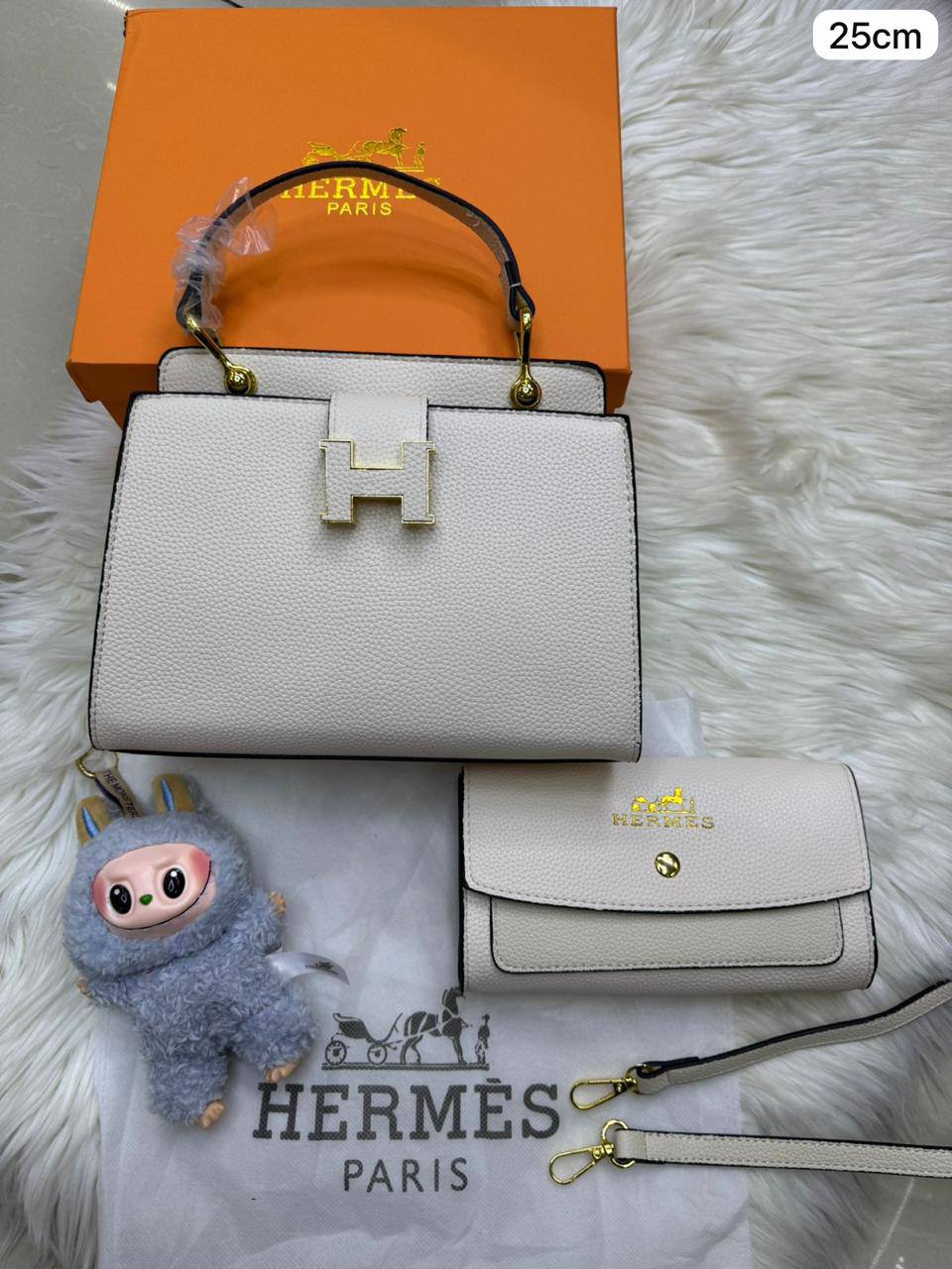 💞 Hermes 2 in 1
1️⃣ First quality ＋🎁
Size : 25 * 13 * 16 cm
95 dhs🇦🇪
with box🎁

Zain115
♥️♥️♥️