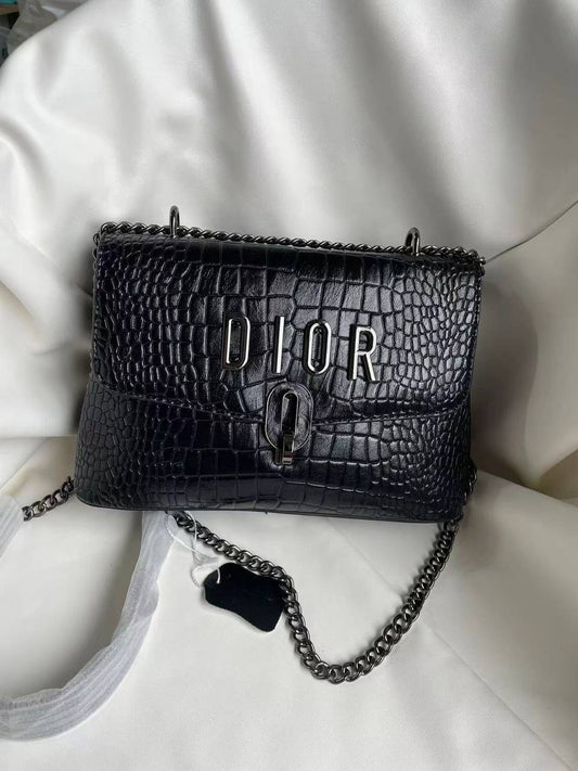 Dior
110 dhs🪙🌨️

Zain143
♥️♥️♥️